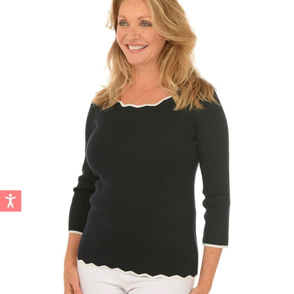 Black & white sweater top. EUC